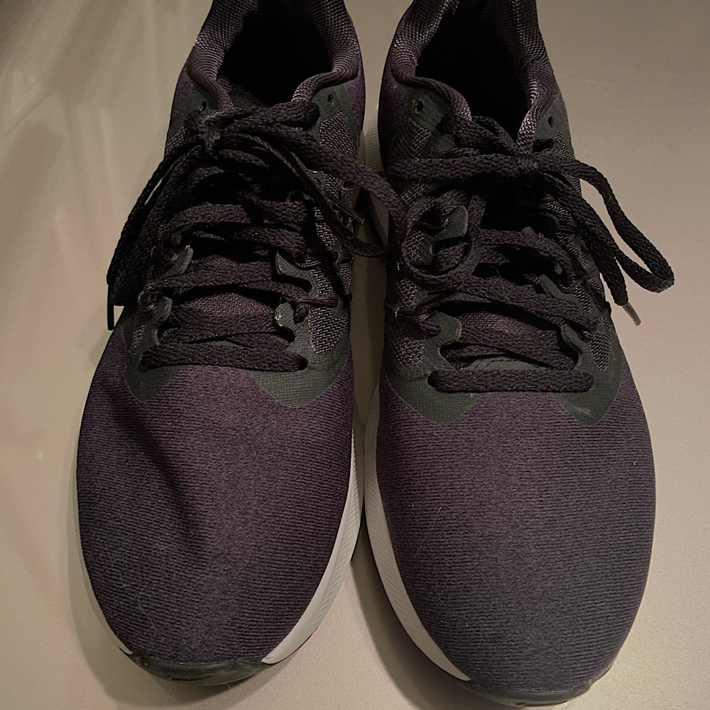 Womens Black Nike Athletic Tennis Shoes, running sneakers Sz 8
